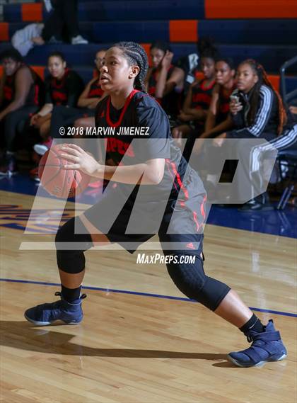 Thumbnail 3 in Antelope vs West photogallery.