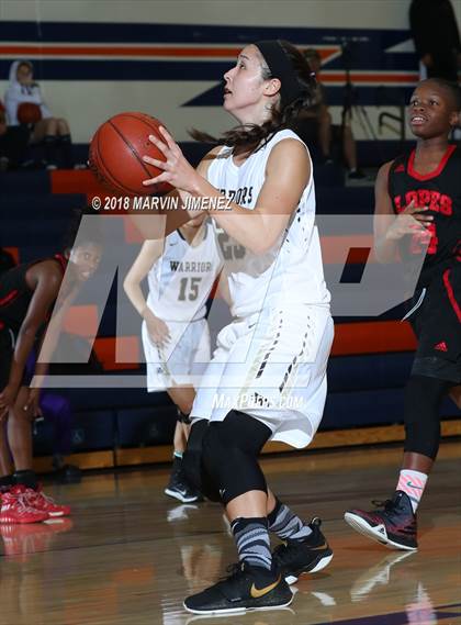 Thumbnail 3 in Antelope vs West photogallery.