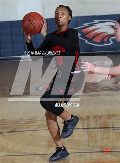 Thumbnail 2 in Antelope vs West photogallery.