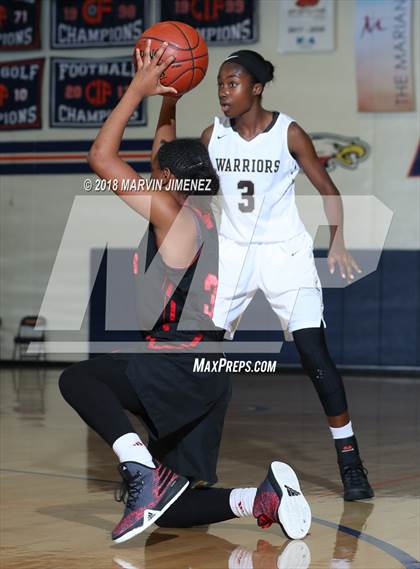 Thumbnail 2 in Antelope vs West photogallery.