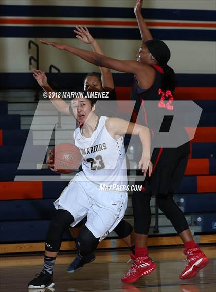 Thumbnail 3 in Antelope vs West photogallery.