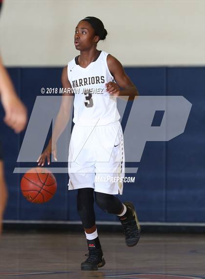 Thumbnail 2 in Antelope vs West photogallery.