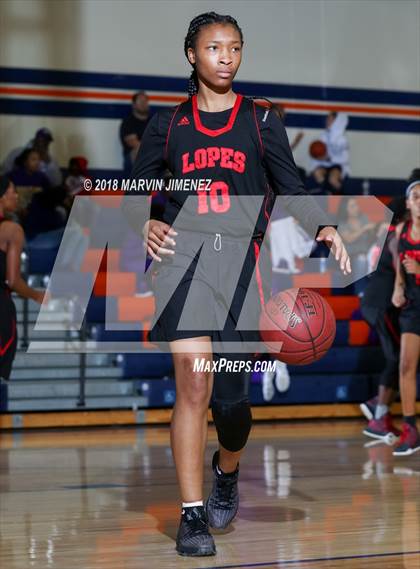 Thumbnail 3 in Antelope vs West photogallery.