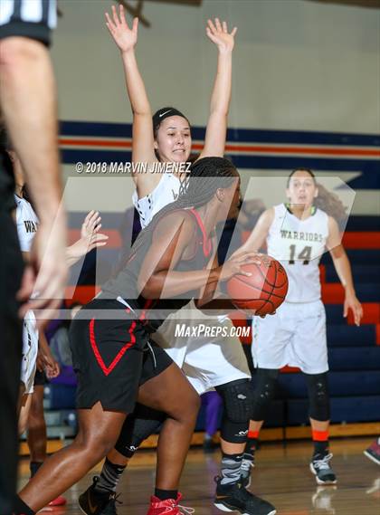 Thumbnail 2 in Antelope vs West photogallery.