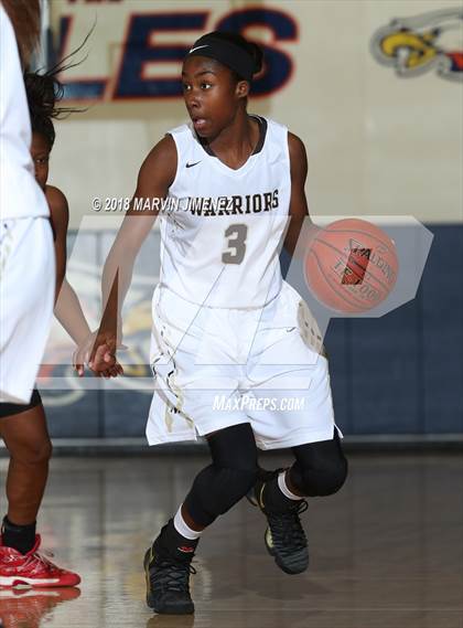 Thumbnail 3 in Antelope vs West photogallery.