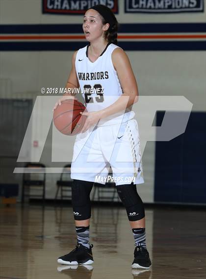 Thumbnail 3 in Antelope vs West photogallery.
