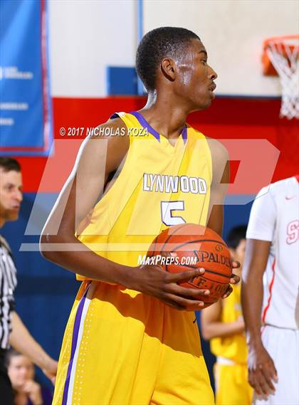 Thumbnail 1 in Lynwood vs. Serra (CIF SS Playoffs) photogallery.