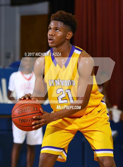 Thumbnail 1 in Lynwood vs. Serra (CIF SS Playoffs) photogallery.