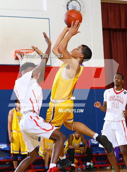 Thumbnail 2 in Lynwood vs. Serra (CIF SS Playoffs) photogallery.