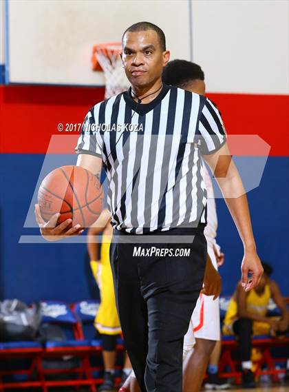 Thumbnail 2 in Lynwood vs. Serra (CIF SS Playoffs) photogallery.