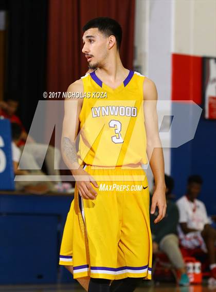 Thumbnail 1 in Lynwood vs. Serra (CIF SS Playoffs) photogallery.