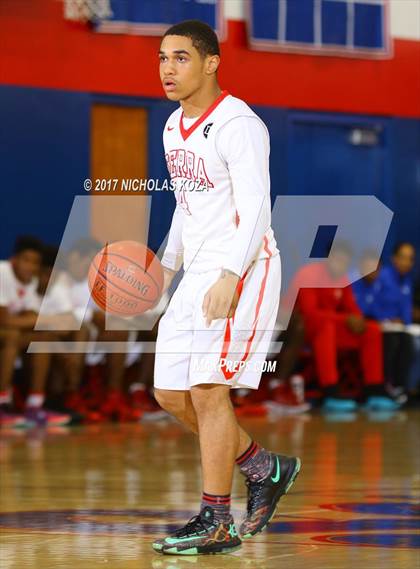 Thumbnail 3 in Lynwood vs. Serra (CIF SS Playoffs) photogallery.