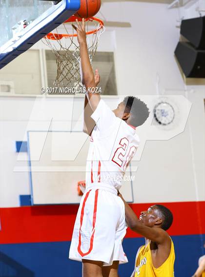 Thumbnail 1 in Lynwood vs. Serra (CIF SS Playoffs) photogallery.