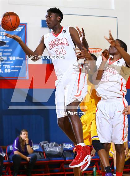 Thumbnail 3 in Lynwood vs. Serra (CIF SS Playoffs) photogallery.