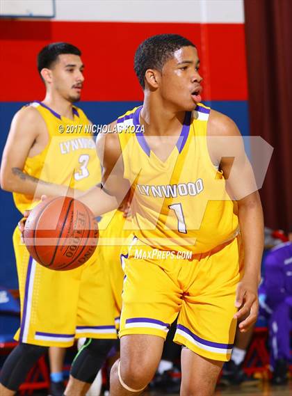 Thumbnail 2 in Lynwood vs. Serra (CIF SS Playoffs) photogallery.