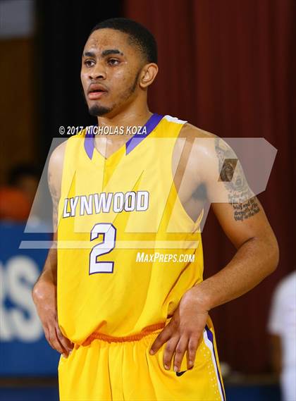 Thumbnail 2 in Lynwood vs. Serra (CIF SS Playoffs) photogallery.