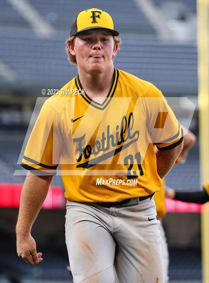 Thumbnail 3 in Foothill vs. Tustin photogallery.