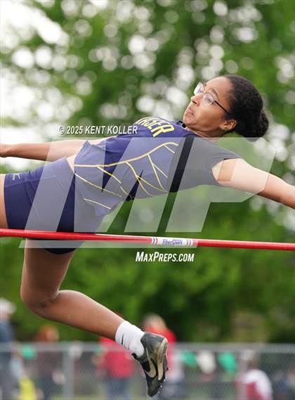 Thumbnail 1 in Chippewa Valley @ Dakota (MAC Red Championship) photogallery.