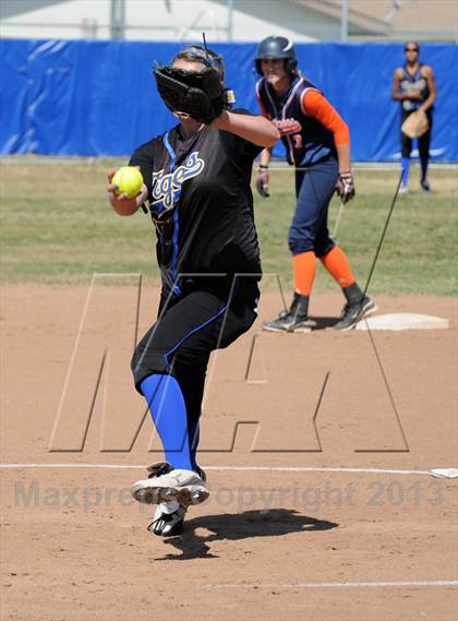 Thumbnail 1 in Cypress vs. Valencia photogallery.
