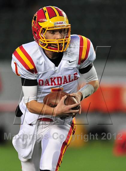 Thumbnail 1 in Oakdale vs. Serra ( CIF State D2 Final) photogallery.