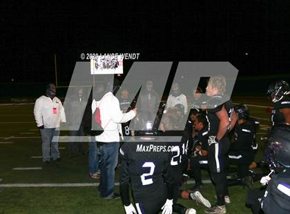 Thumbnail 3 in Sedgwick County vs. Sanford (CHSAA 8-Man State Championship) photogallery.