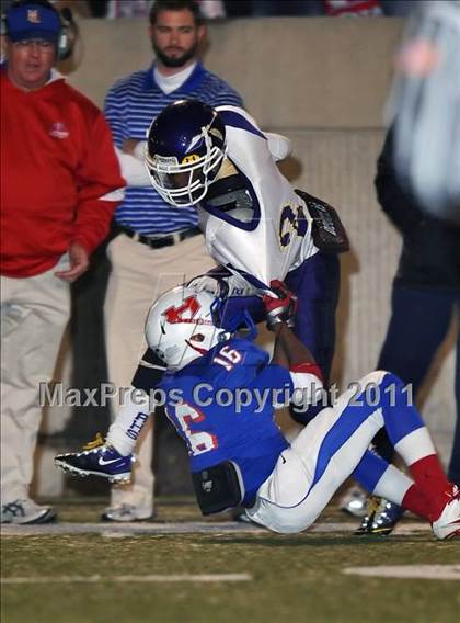 Thumbnail 1 in Alvarado vs. Henderson (3A Division 1 Semifinals) photogallery.