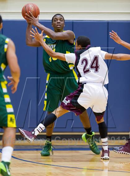 Thumbnail 2 in Rowe @ Highlands (NISD Boys Basketball Tournament) photogallery.