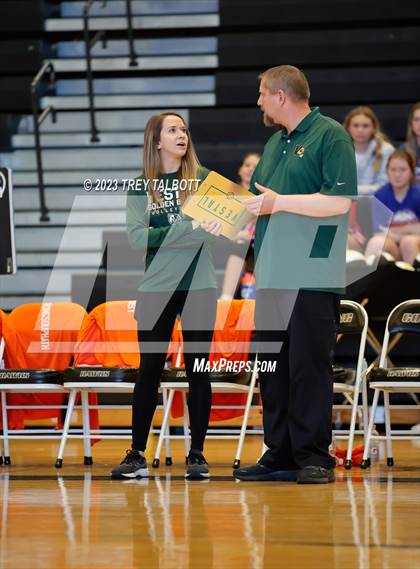 Thumbnail 2 in Union-Endicott vs Vestal (NYSPHSAA Class AA Section IV Final) photogallery.