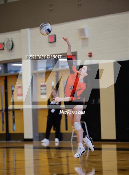 Thumbnail 1 in Union-Endicott vs Vestal (NYSPHSAA Class AA Section IV Final) photogallery.