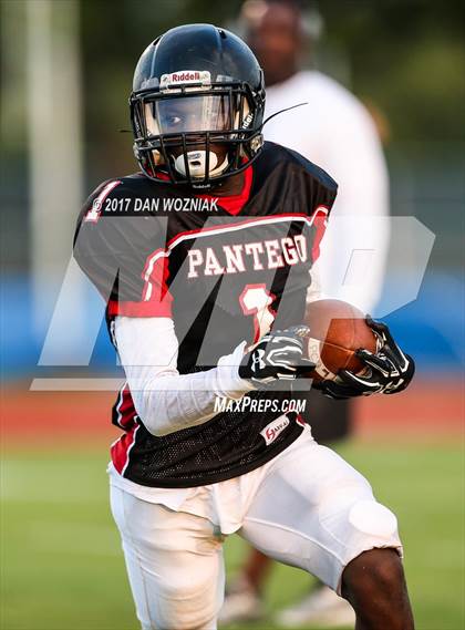 Thumbnail 2 in Oakridge vs. Pantego Christian photogallery.