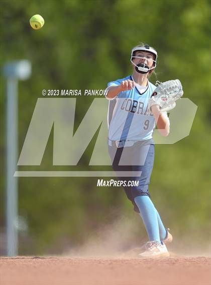Thumbnail 2 in Bishop Grimes vs Phoenix photogallery.