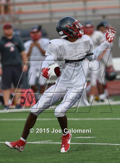Thumbnail 2 in Lee [Robert E.] vs Highlands (Scrimmage) photogallery.