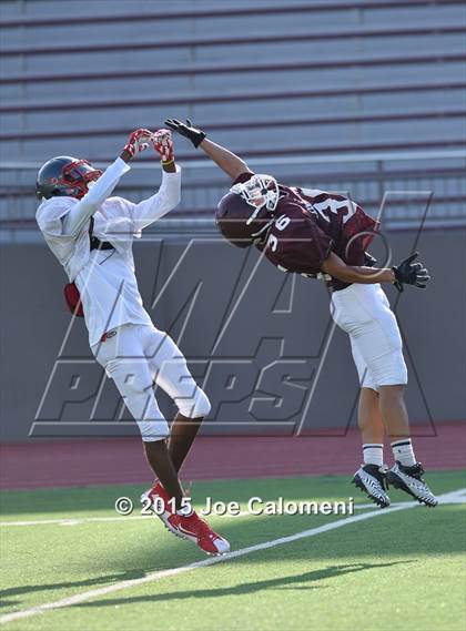 Thumbnail 2 in Lee [Robert E.] vs Highlands (Scrimmage) photogallery.
