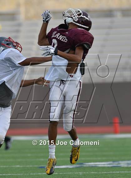 Thumbnail 1 in Lee [Robert E.] vs Highlands (Scrimmage) photogallery.
