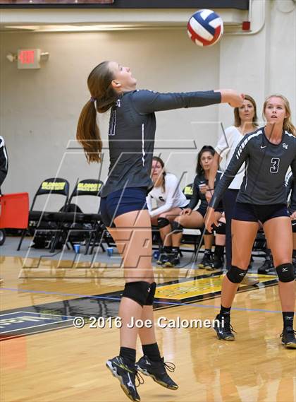 Thumbnail 2 in Reagan [Ronald] vs Smithson Valley (NEISD Invitational) photogallery.