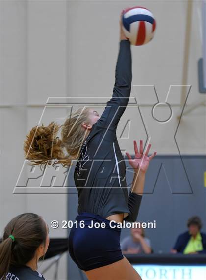 Thumbnail 2 in Reagan [Ronald] vs Smithson Valley (NEISD Invitational) photogallery.