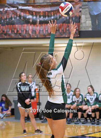 Thumbnail 3 in Reagan [Ronald] vs Smithson Valley (NEISD Invitational) photogallery.
