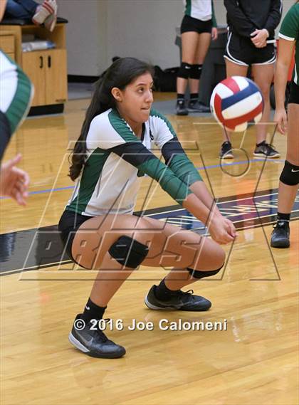 Thumbnail 3 in Reagan [Ronald] vs Smithson Valley (NEISD Invitational) photogallery.