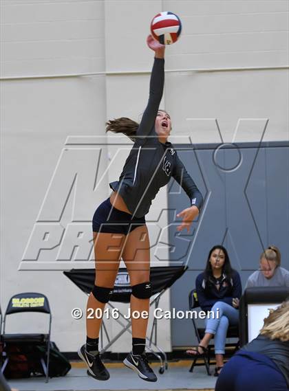 Thumbnail 2 in Reagan [Ronald] vs Smithson Valley (NEISD Invitational) photogallery.