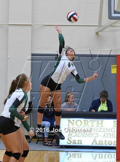 Thumbnail 1 in Reagan [Ronald] vs Smithson Valley (NEISD Invitational) photogallery.