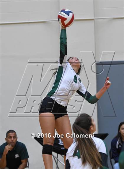 Thumbnail 3 in Reagan [Ronald] vs Smithson Valley (NEISD Invitational) photogallery.