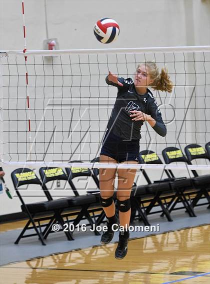 Thumbnail 3 in Reagan [Ronald] vs Smithson Valley (NEISD Invitational) photogallery.