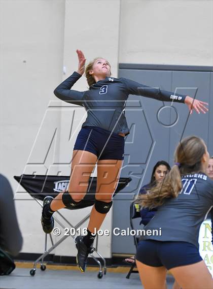 Thumbnail 3 in Reagan [Ronald] vs Smithson Valley (NEISD Invitational) photogallery.