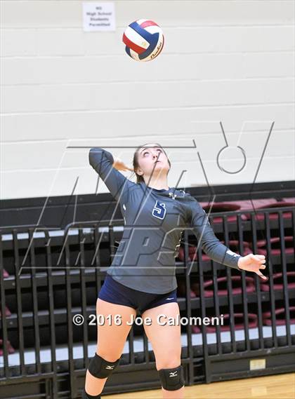 Thumbnail 3 in Reagan [Ronald] vs Smithson Valley (NEISD Invitational) photogallery.
