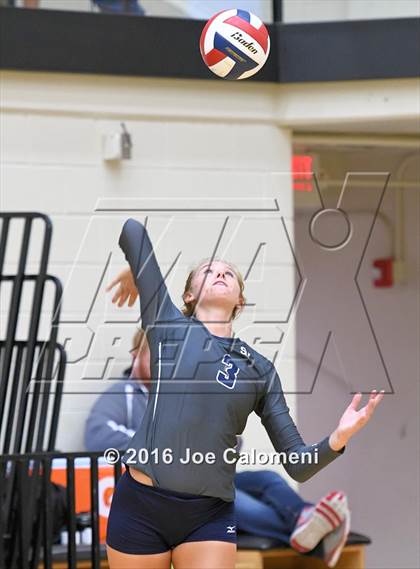 Thumbnail 3 in Reagan [Ronald] vs Smithson Valley (NEISD Invitational) photogallery.