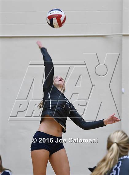 Thumbnail 2 in Reagan [Ronald] vs Smithson Valley (NEISD Invitational) photogallery.