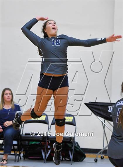 Thumbnail 3 in Reagan [Ronald] vs Smithson Valley (NEISD Invitational) photogallery.