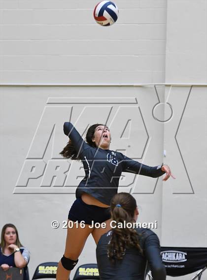 Thumbnail 3 in Reagan [Ronald] vs Smithson Valley (NEISD Invitational) photogallery.