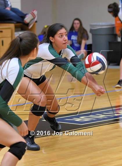 Thumbnail 3 in Reagan [Ronald] vs Smithson Valley (NEISD Invitational) photogallery.