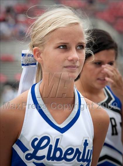 Thumbnail 2 in Olentangy Liberty vs. Coffman (Kirk Herbstreit Varsity Football Series) photogallery.